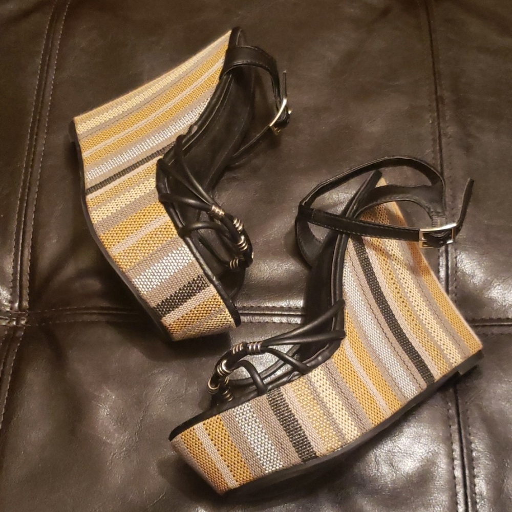 SOLD!! TWO pairs of size 8 shoes!!! - Picture 6 of 7